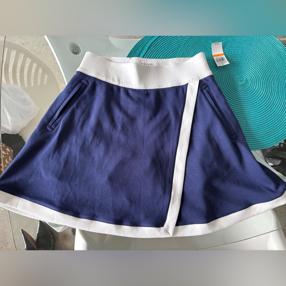 Izod Teal and White Performance Skort